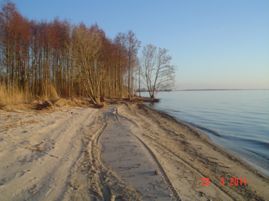 Działka rekreacyjna budowlana z linią brzegową Zalewu Szczecińsk.