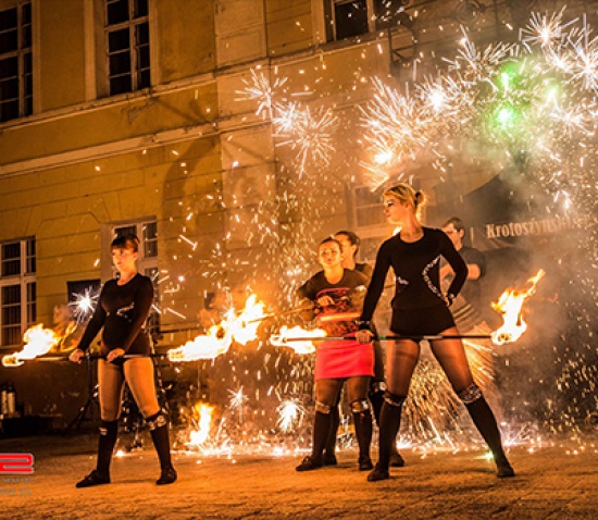 Fireshow Teatr Ognia Pokazy Ognia - zaufaj profesjonalistom!